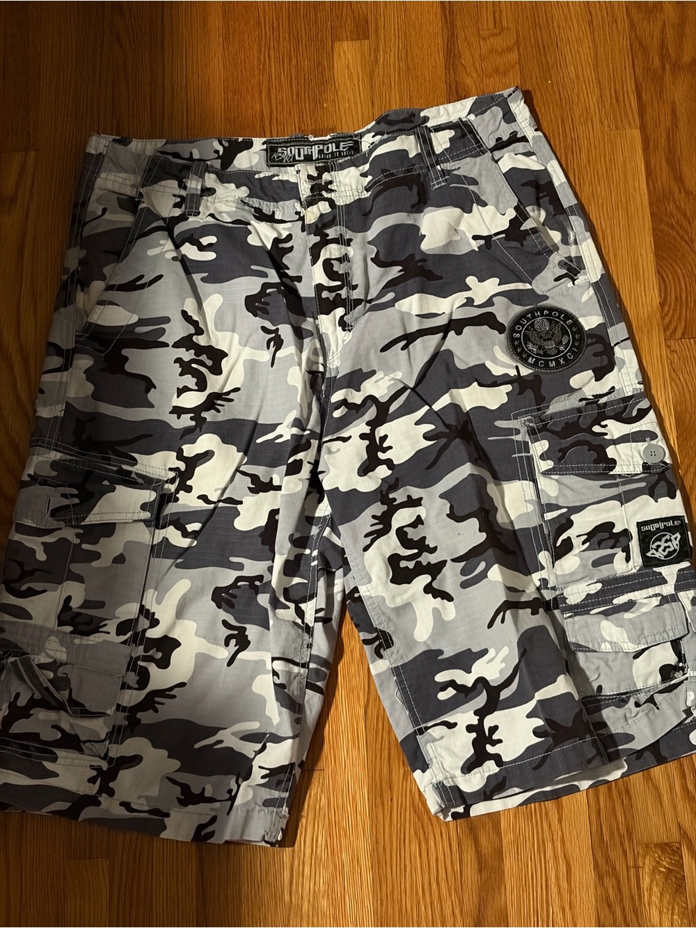 South Pole Men's Black & Gray Camo Cargo Shorts